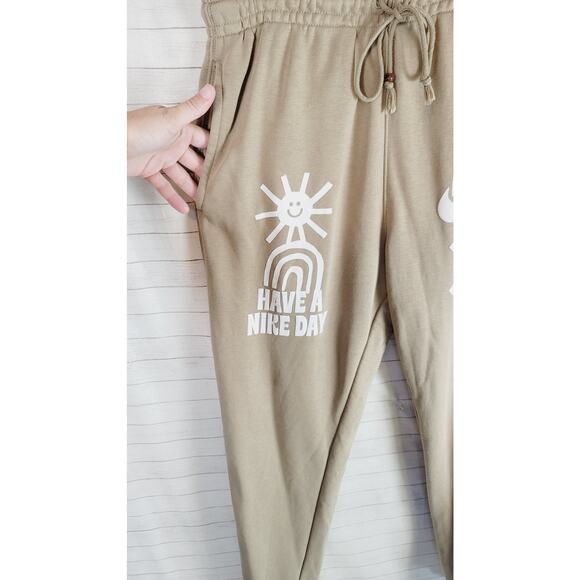 Nike HBR Fleece Tech Pants Have A Nike Day in Tan, sz Small - Picture 2 of 14